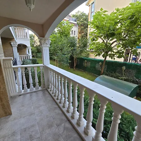 Valencia Gardens Apartment